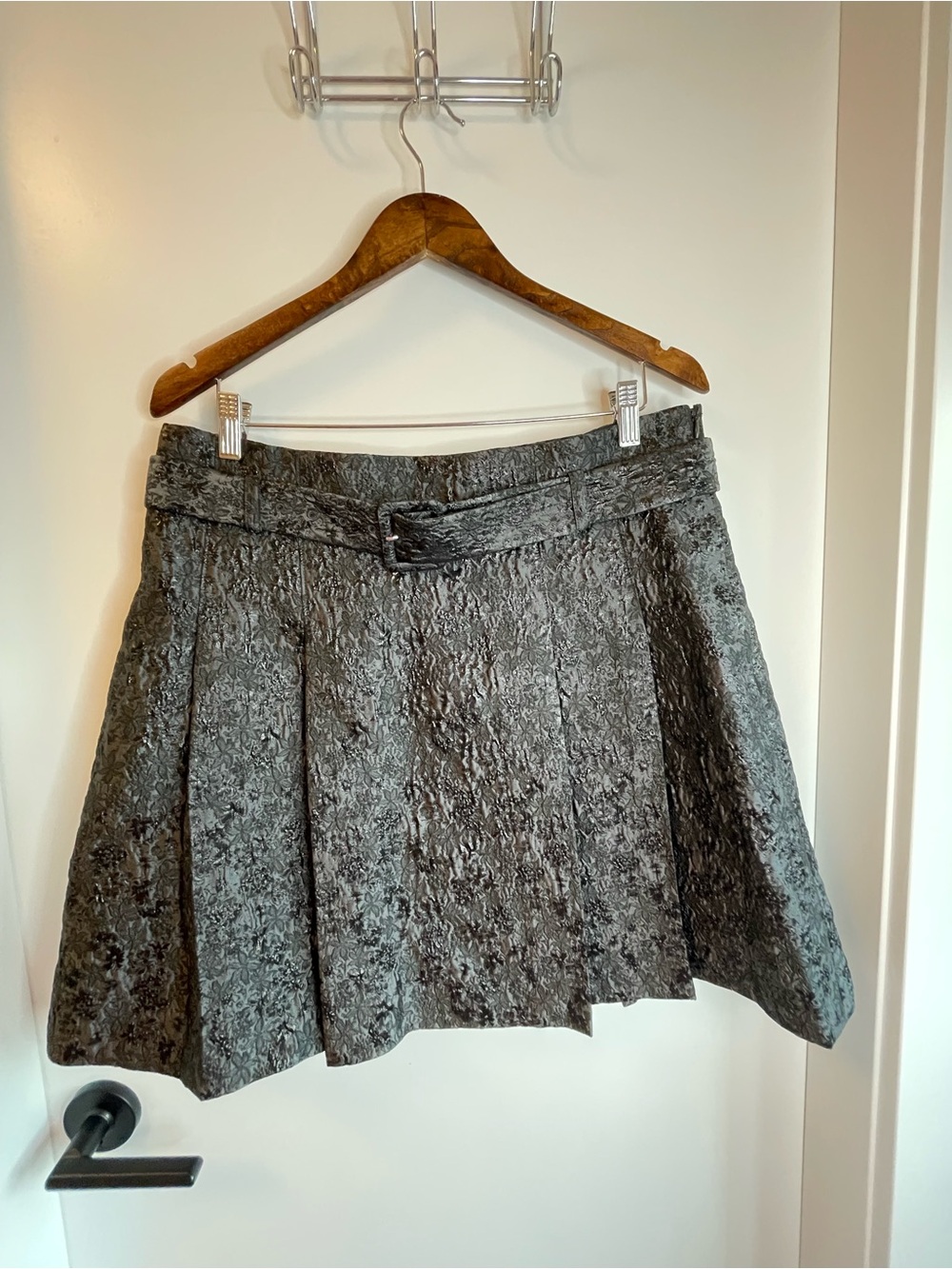 Club Monaco Metallic Textured Black A-Line Skirt with Belt size 10 US